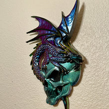 Lade das Bild in den Galerie-Viewer, Color-shifting Dragon with a Skull
