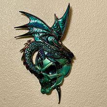 Lade das Bild in den Galerie-Viewer, Color-shifting Dragon with a Skull
